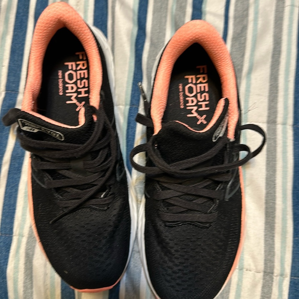 New balance tennis shoes